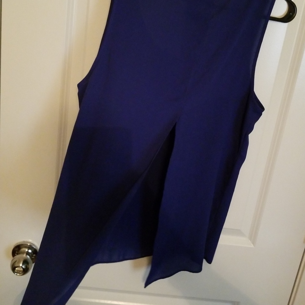 Express Split Back Tank - Picture 3 of 7